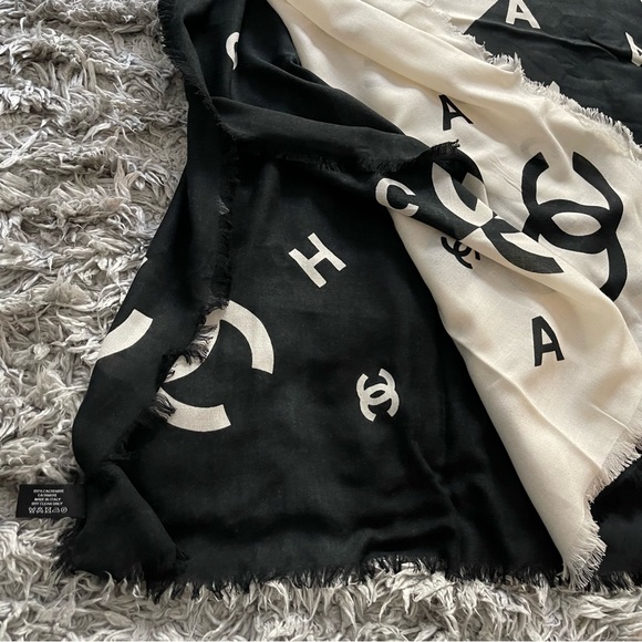 Chanel shawl/ scarf - Picture 11 of 11